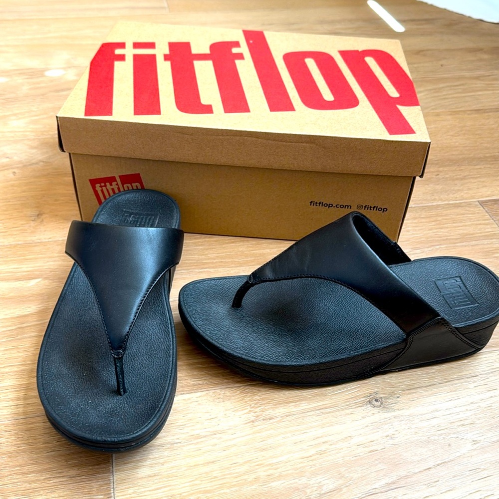 FitFlop Black Pattern Sandals size 38 US 7